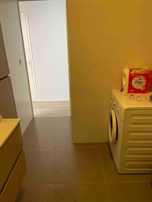 Private Double Bed Room Only With Balcony In Apartment Róterdam Exterior foto